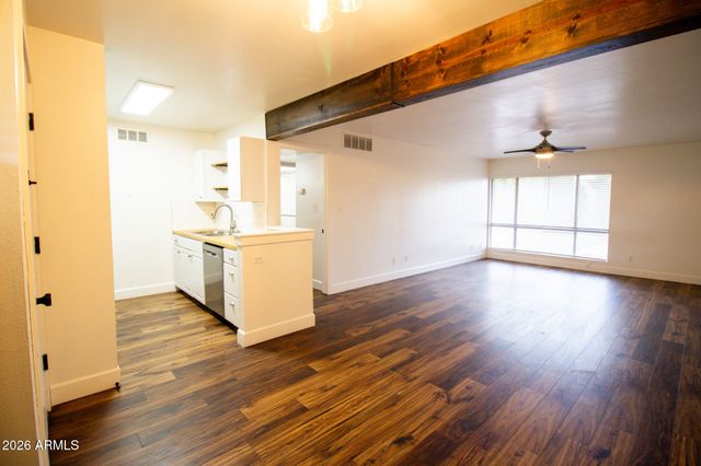 1701 W TUCKEY Lane 208, Phoenix, AZ 85015