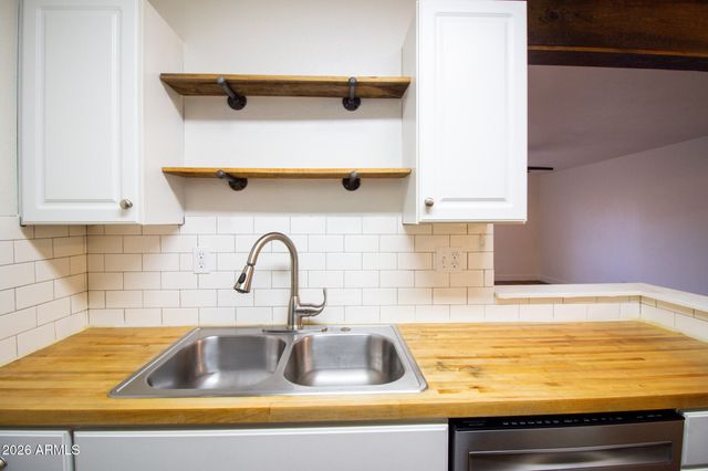 1701 W TUCKEY Lane 208, Phoenix, AZ 85015