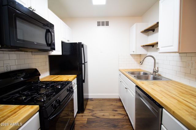 1701 W TUCKEY Lane 208, Phoenix, AZ 85015