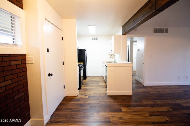 1701 W TUCKEY Lane 208, Phoenix, AZ 85015