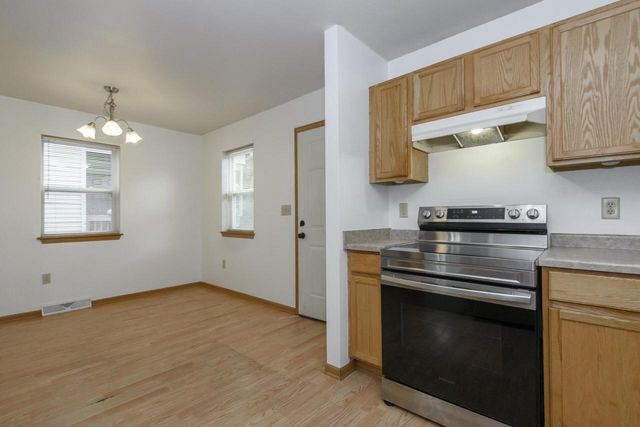 2932 N Dr William Finlayson STREET, Milwaukee, WI 53212