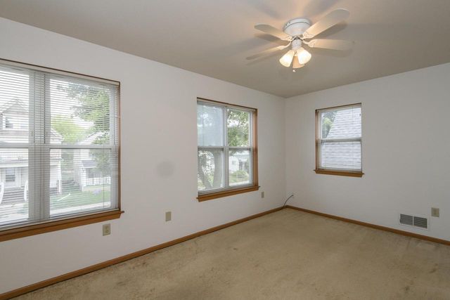 2932 N Dr William Finlayson STREET, Milwaukee, WI 53212