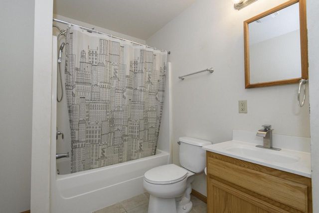 2932 N Dr William Finlayson STREET, Milwaukee, WI 53212