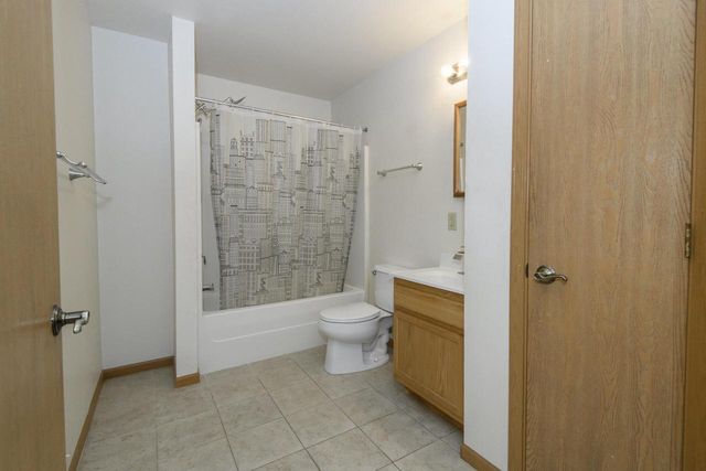 2932 N Dr William Finlayson STREET, Milwaukee, WI 53212