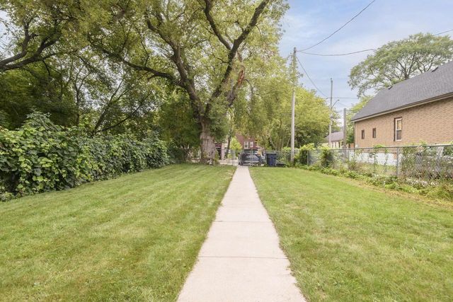2932 N Dr William Finlayson STREET, Milwaukee, WI 53212