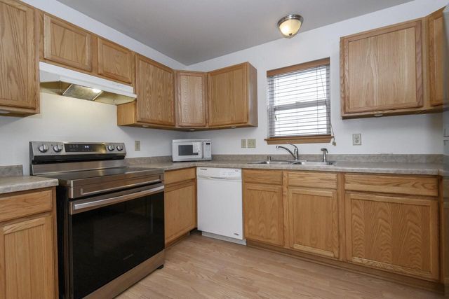 2932 N Dr William Finlayson STREET, Milwaukee, WI 53212