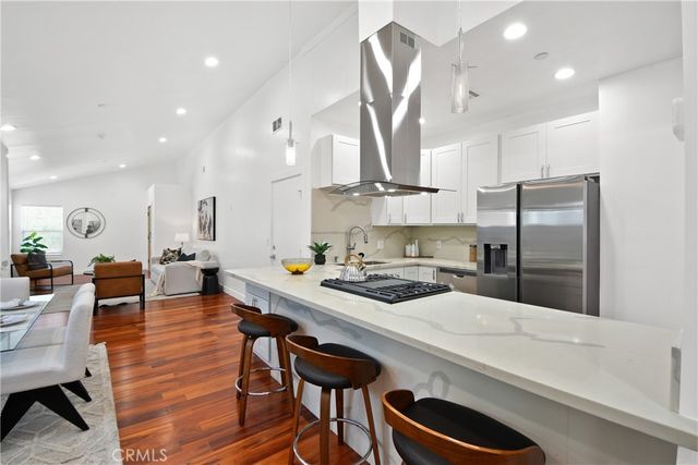 11861 S San Pedro, Los Angeles, CA 90061