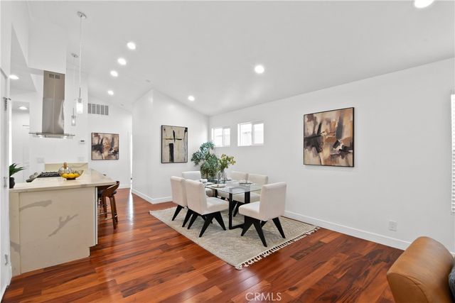 11861 S San Pedro, Los Angeles, CA 90061