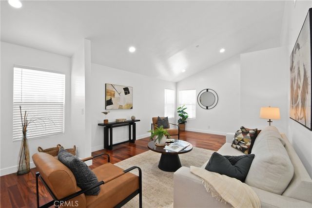11861 S San Pedro, Los Angeles, CA 90061