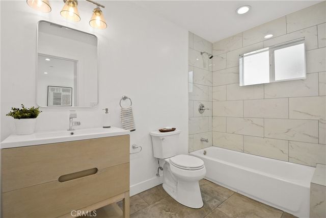 11861 S San Pedro, Los Angeles, CA 90061