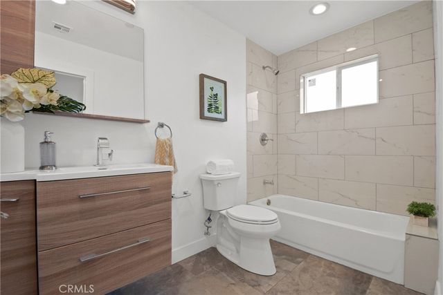 11861 S San Pedro, Los Angeles, CA 90061