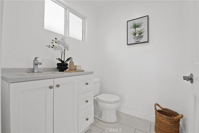 11861 S San Pedro, Los Angeles, CA 90061