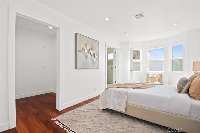 11861 S San Pedro, Los Angeles, CA 90061
