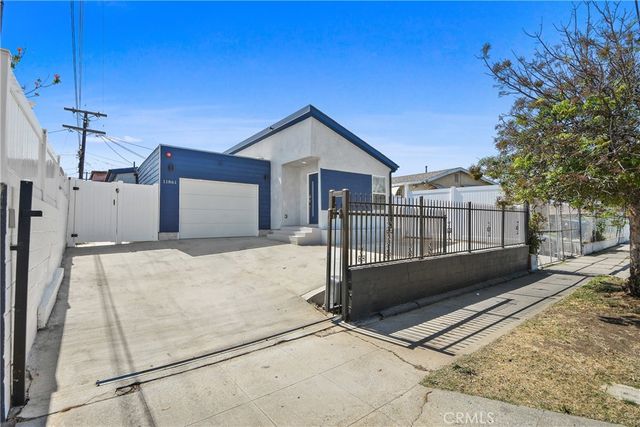 11861 S San Pedro, Los Angeles, CA 90061