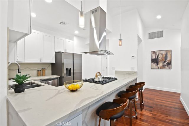 11861 S San Pedro, Los Angeles, CA 90061