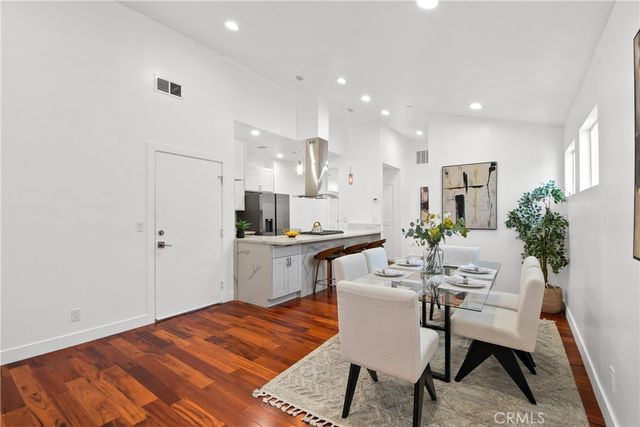 11861 S San Pedro, Los Angeles, CA 90061