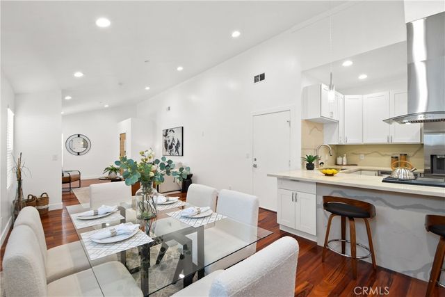 11861 S San Pedro, Los Angeles, CA 90061