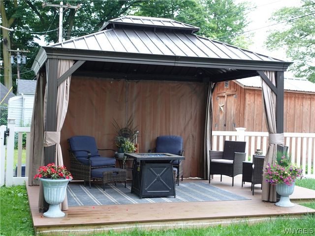 12 Seneca Pksd, Buffalo, NY 14210
