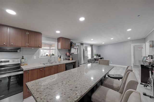 2373 Crockett Martin Road, Conroe, TX 77306