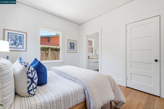 5948 Howell St, Oakland, CA 94609