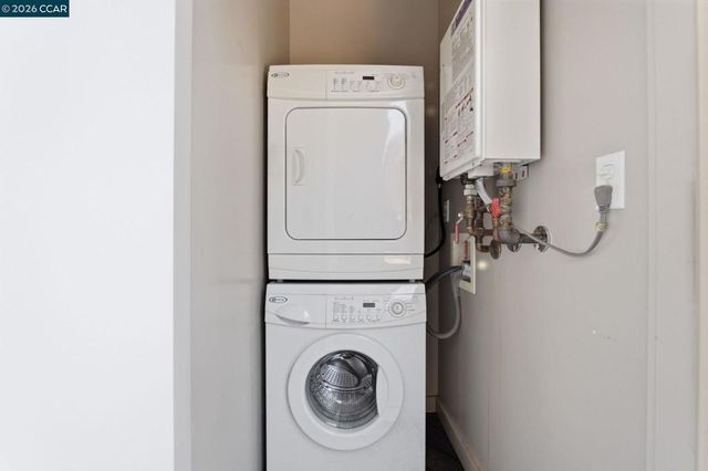 5948 Howell St, Oakland, CA 94609