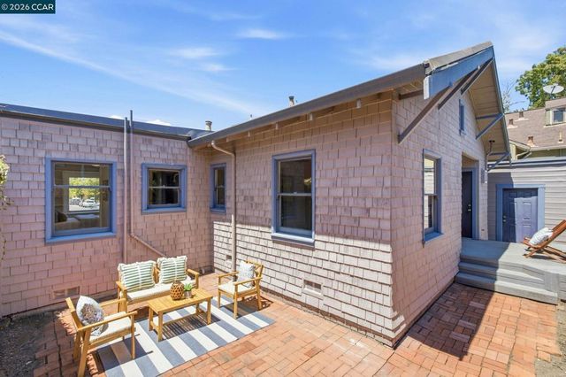5948 Howell St, Oakland, CA 94609