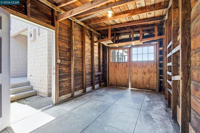 5948 Howell St, Oakland, CA 94609