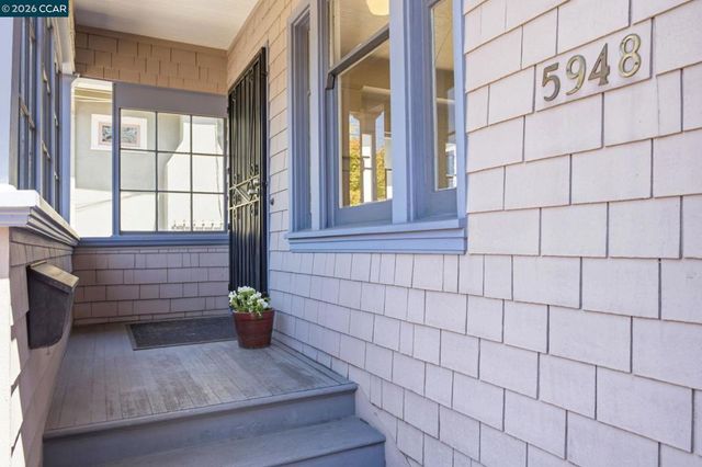 5948 Howell St, Oakland, CA 94609