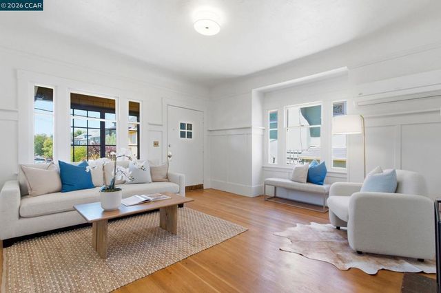 5948 Howell St, Oakland, CA 94609
