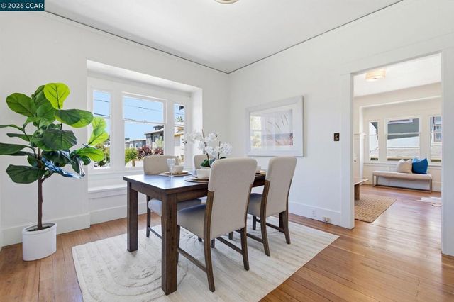 5948 Howell St, Oakland, CA 94609