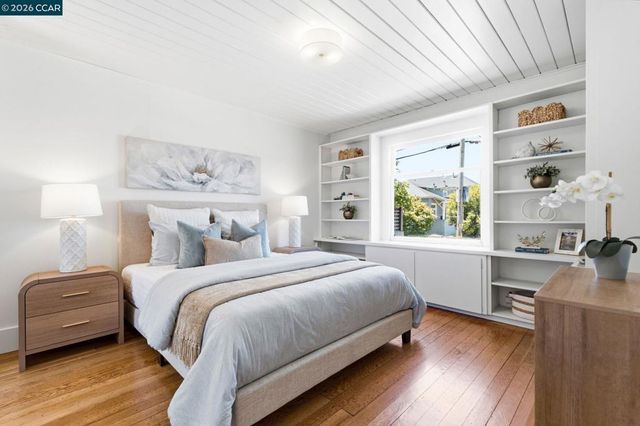 5948 Howell St, Oakland, CA 94609