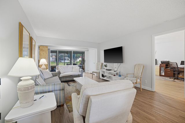 2901 SW 15th Street 102, Delray Beach, FL 33445