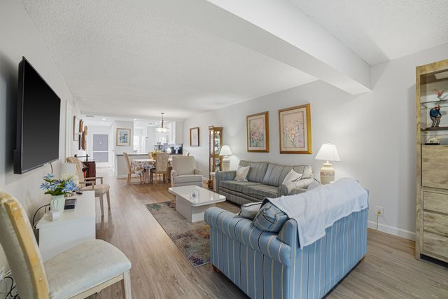 2901 SW 15th Street 102, Delray Beach, FL 33445