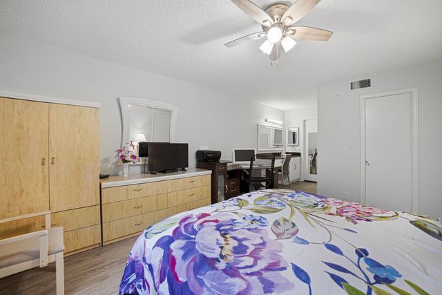 2901 SW 15th Street 102, Delray Beach, FL 33445