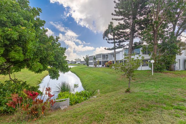 2901 SW 15th Street 102, Delray Beach, FL 33445