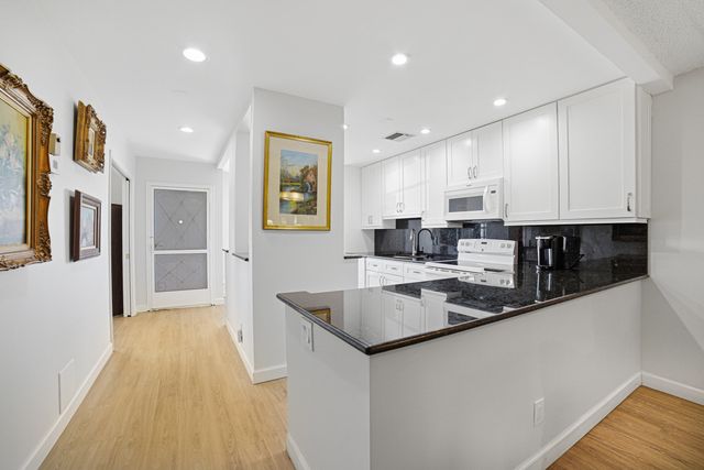 2901 SW 15th Street 102, Delray Beach, FL 33445