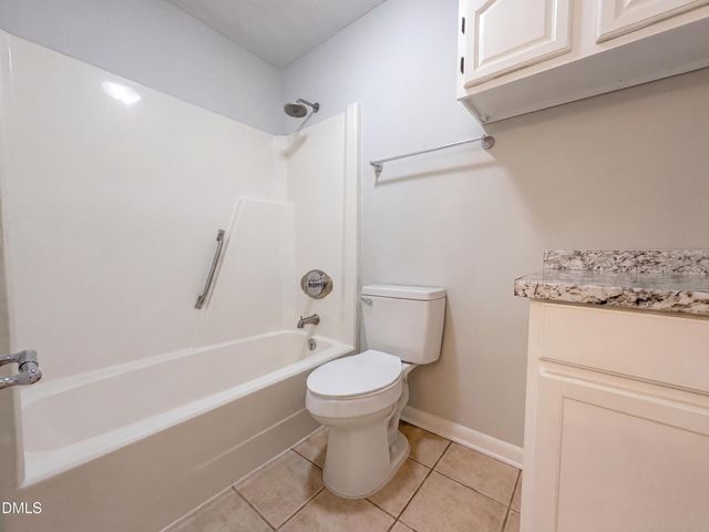 909 Axis Circle, Hope Mills, NC 28348