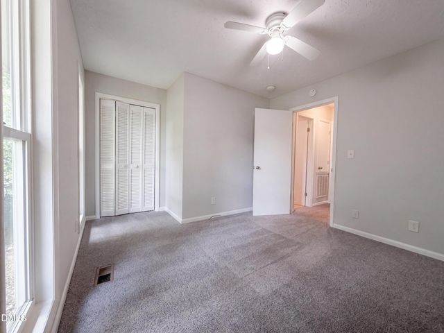909 Axis Circle, Hope Mills, NC 28348
