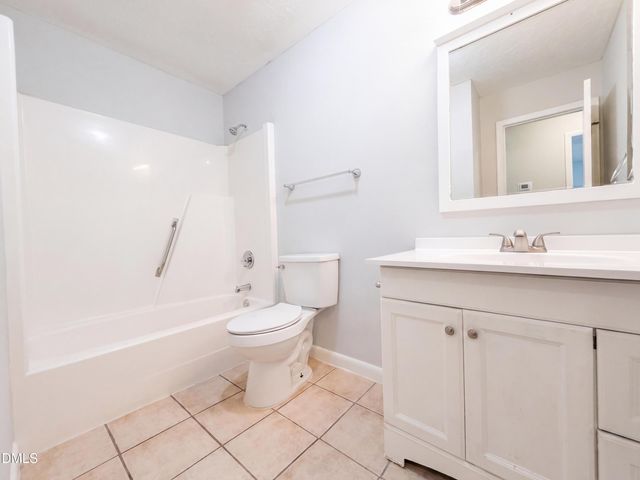 909 Axis Circle, Hope Mills, NC 28348
