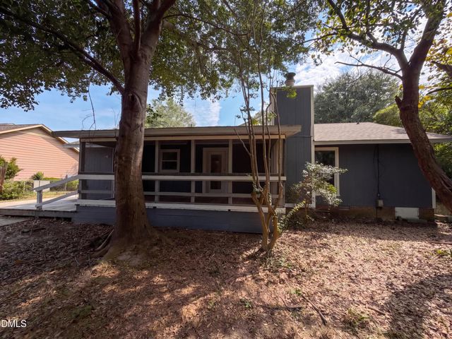 909 Axis Circle, Hope Mills, NC 28348