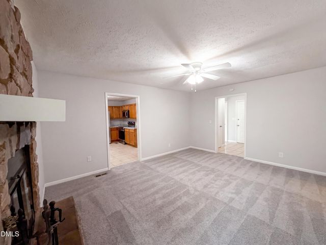 909 Axis Circle, Hope Mills, NC 28348
