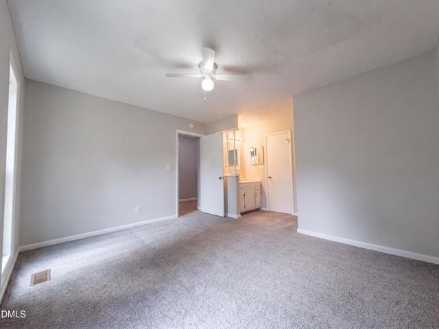 909 Axis Circle, Hope Mills, NC 28348