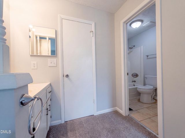 909 Axis Circle, Hope Mills, NC 28348