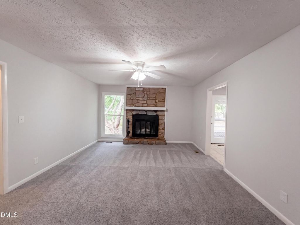 909 Axis Circle, Hope Mills, NC 28348