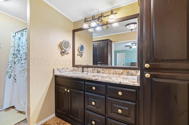 24900 Hix Drive, Canyon, TX 79015