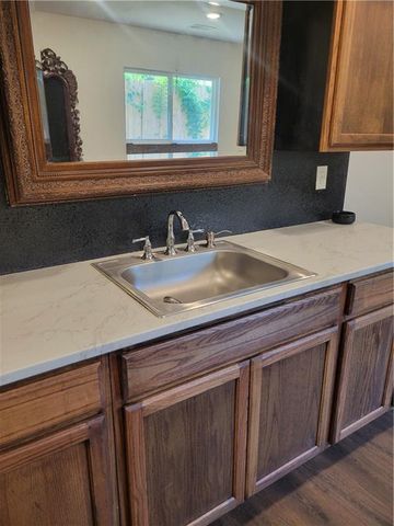 4208 Spruce Avenue, Kansas City, MO 64130