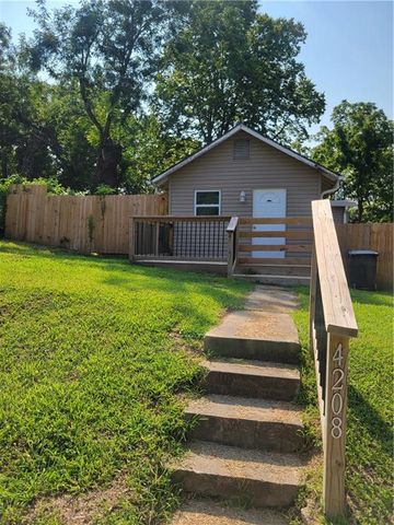 4208 Spruce Avenue, Kansas City, MO 64130