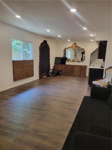 4208 Spruce Avenue, Kansas City, MO 64130