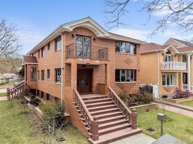 6903 Cloverdale Boulevard, Oakland Gardens, NY 11364
