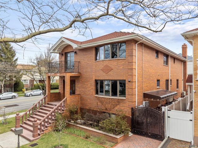 6903 Cloverdale Boulevard, Oakland Gardens, NY 11364